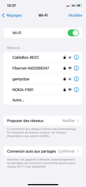 Réglez la connexion Wi-Fi sur ON. Sélectionnez le réseau sans fil auquel vous souhaitez vous connecter