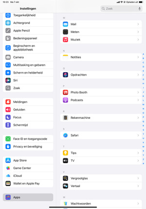 Scroll naar en selecteer Apps en selecteer vervolgens Mail