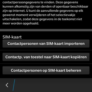 Scroll naar beneden en selecteer Contactpersonen van SIM-kaart importeren