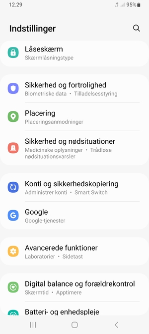 Scroll til og vælg Konti og sikkerhedskopiering