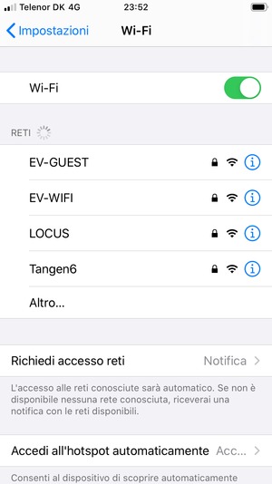 Imposta il Wi-Fi su ON. Seleziona la rete wireless a cui desideri connetterti
