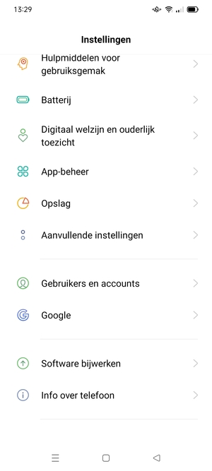 Keer terug naar het Instellingen menu en scroll naar en selecteer Gebruikers en accounts