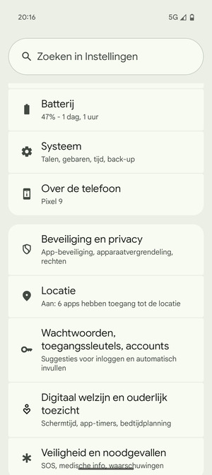 Scroll naar en selecteer Beveiliging en privacy