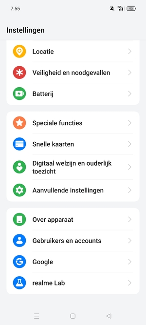 Keer terug naar het Instellingen menu en scroll naar en selecteer Gebruikers en accounts