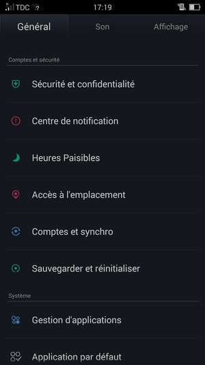 Faites défiler et sélectionnez Comptes et synchro