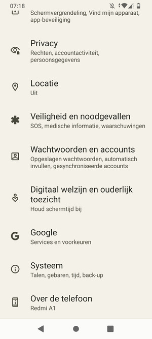 Scroll naar en selecteer Wachtwoorden en accounts