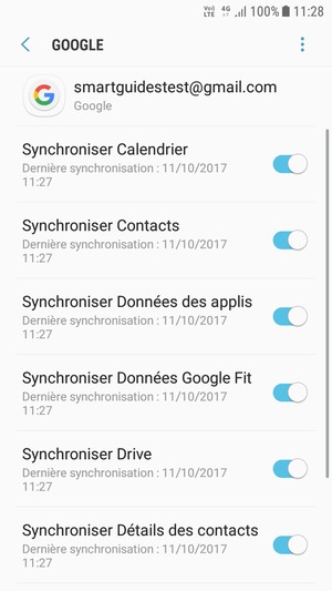Assurez-vous que Synchroniser Contacts est sélectionné
