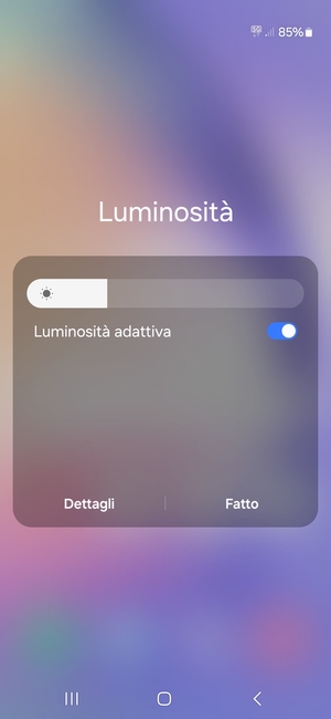 Attiva Luminosità adattiva e seleziona Fatto