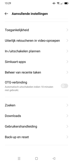 Scroll naar en selecteer Back-up en reset