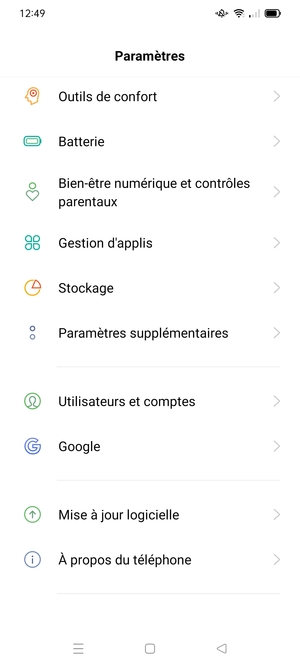 Retournez au menu Paramètres, faites défiler et sélectionnez Utilisateurs et comptes