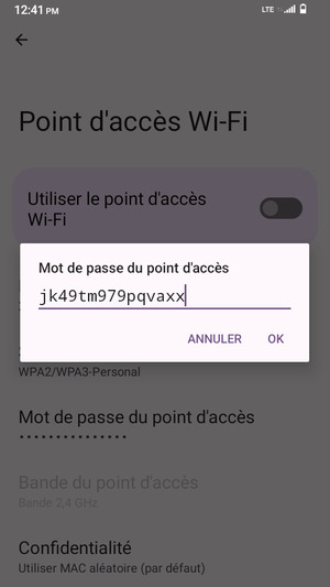 Saisissez un mot de passe de hotspot Wi-Fi d'au moins 8 caractères et sélectionnez OK