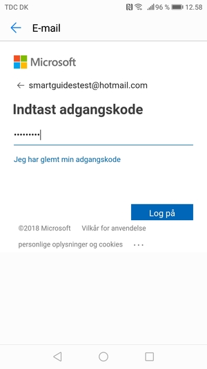 Indtast din Hotmail adgangskode og vælg Log på
