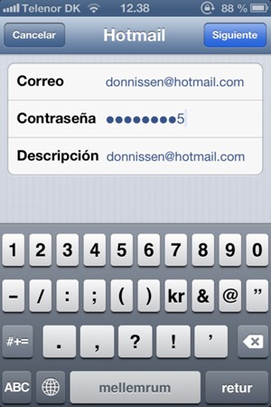 Introduzca información de Hotmail y seleccione Siguiente