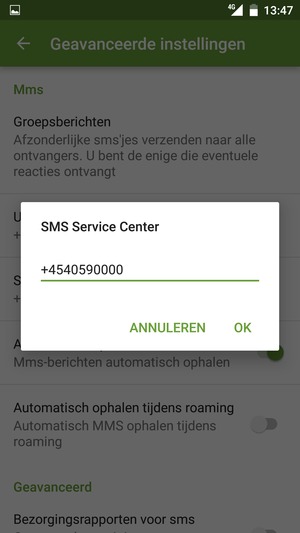 Voer het SMS Service Center nummer in en selecteer OK