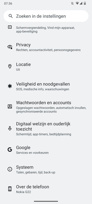 Keer terug naar het Instellingen menu en  selecteer Wachtwoorden en accounts