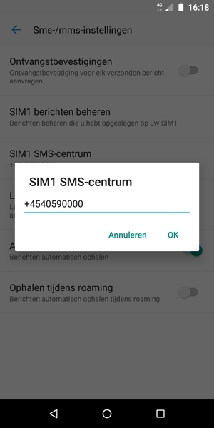 Voer het SMS-centrum nummer in en selecteer OK