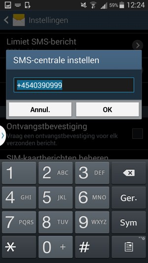 Voer het SMS-centrale nummer in en selecteer OK